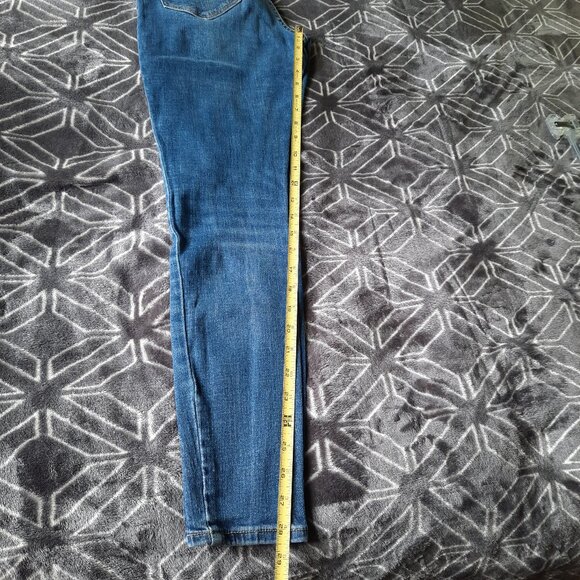 Old Navy Mid-Rise ROCKSTAR Distressed Skinny Jeans - Darkwash, Size 4 - Picture 12 of 15